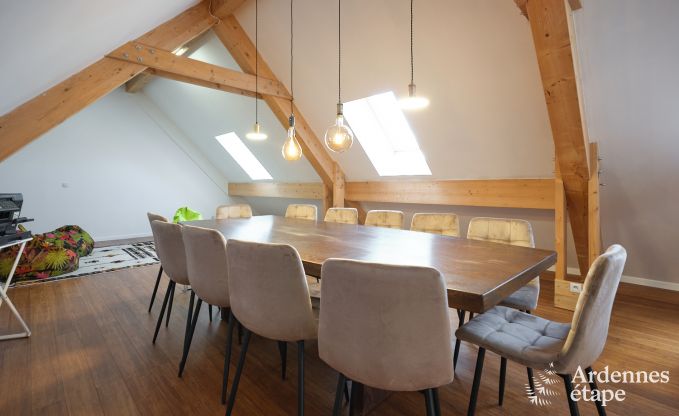 Ruime villa voor 9 personen in Baillonville met binnenzwembad en jacuzzi