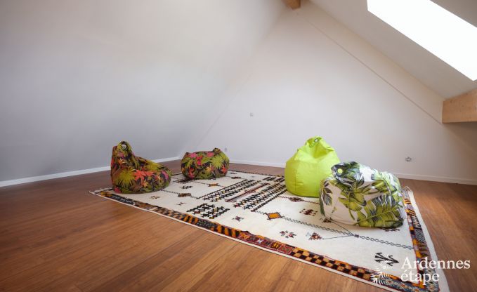 Ruime villa voor 9 personen in Baillonville met binnenzwembad en jacuzzi