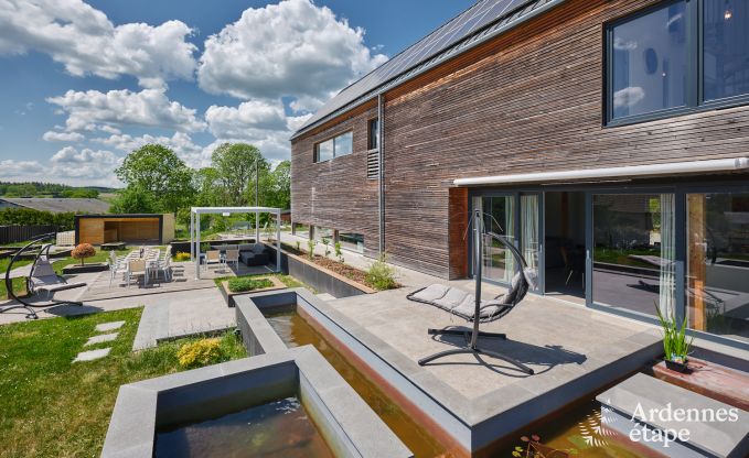 Ruime villa voor 9 personen in Baillonville met binnenzwembad en jacuzzi