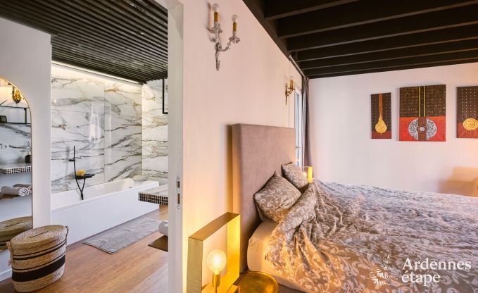 Ruime villa voor 9 personen in Baillonville met binnenzwembad en jacuzzi