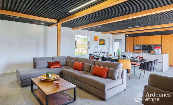 Ruime villa voor 9 personen in Baillonville met binnenzwembad en jacuzzi