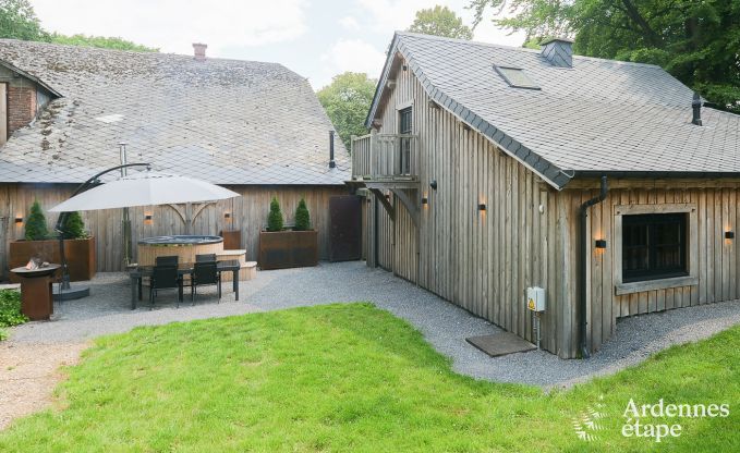 Comfortabele vakantiechalet in Bastogne met tuin en sauna