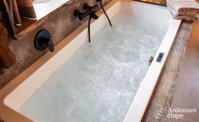 Comfortabele vakantiechalet in Bastogne met tuin en sauna