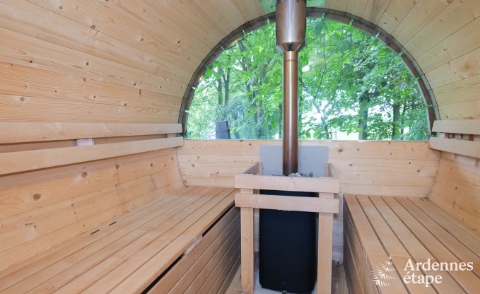 Comfortabele vakantiechalet in Bastogne met tuin en sauna