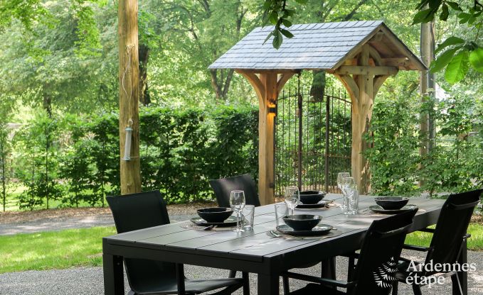 Comfortabele vakantiechalet in Bastogne met tuin en sauna