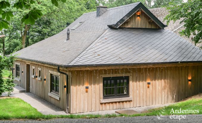 Comfortabele vakantiechalet in Bastogne met tuin en sauna