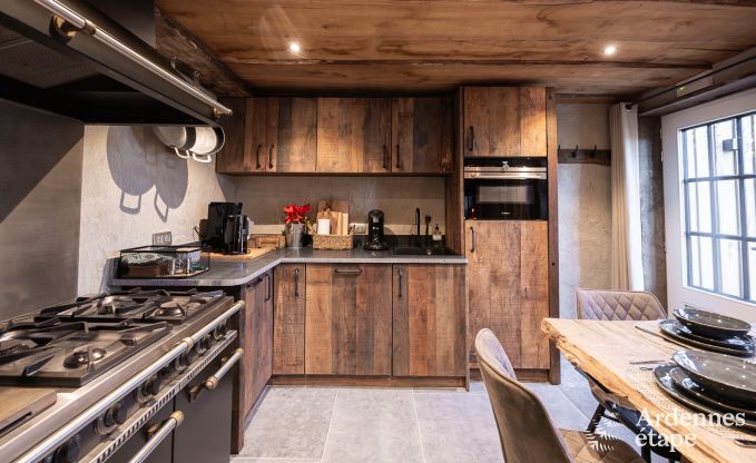 Comfortabele vakantiechalet in Bastogne met tuin en sauna