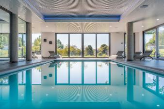 Luxe villa met zwembad in Bastogne voor 22 in de Ardennen