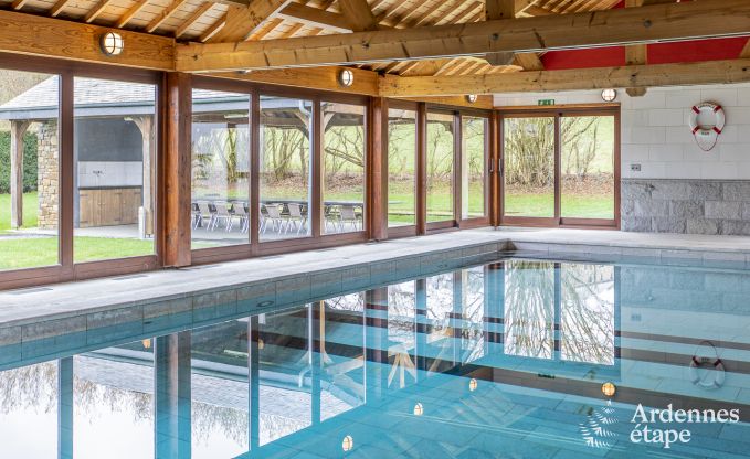 Luxe villa met binnenzwembad in Bastogne voor 24 personen