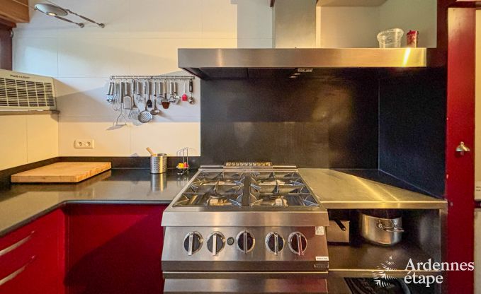 Luxe villa met binnenzwembad in Bastogne voor 24 personen