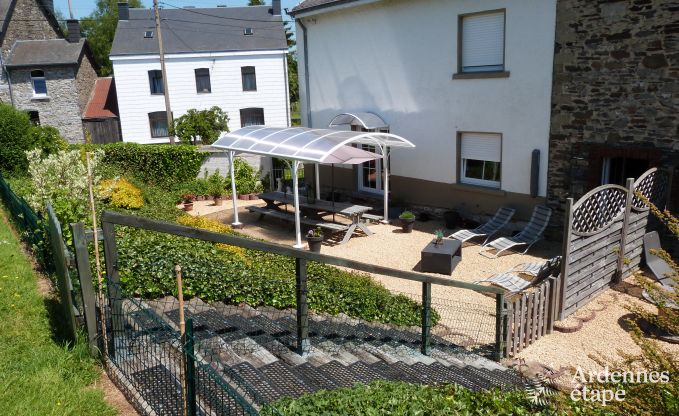 Fraaie vakantiewoning voor 8/9 personen met grote tuin en mooi uitzicht nabij Bastenaken