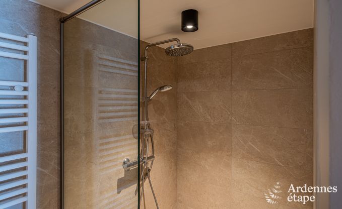 Vakantiewoning in Bastogne: ruime accommodatie voor 14 personen met 6 slaapkamers en speelkamer