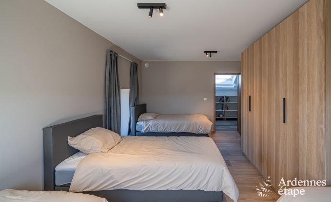 Vakantiewoning in Bastogne: ruime accommodatie voor 14 personen met 6 slaapkamers en speelkamer