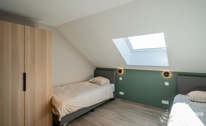 Vakantiewoning in Bastogne: ruime accommodatie voor 22 personen met uitgebreide faciliteiten en 9 slaapkamers in de Ardennen