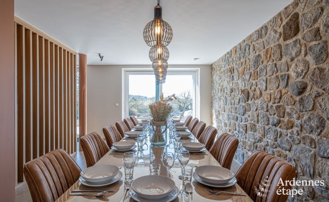 Vakantiewoning in Bastogne: ruime accommodatie voor 22 personen met uitgebreide faciliteiten en 9 slaapkamers in de Ardennen