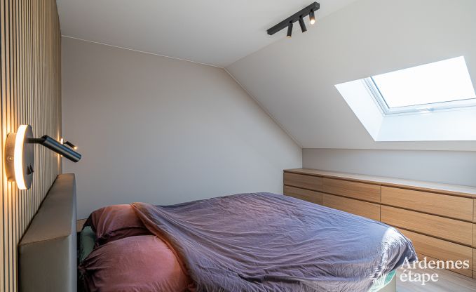 Vakantiewoning in Bastogne: ruime accommodatie voor 22 personen met uitgebreide faciliteiten en 9 slaapkamers in de Ardennen