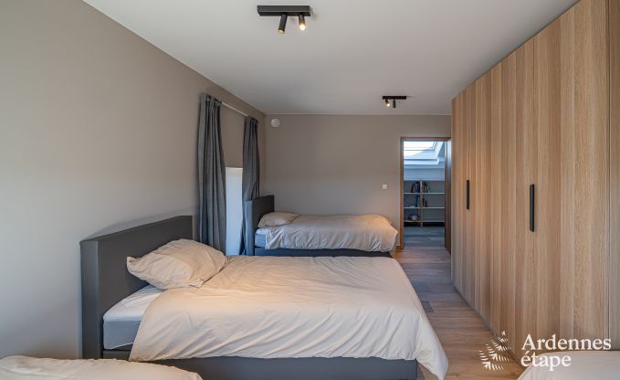 Vakantiewoning in Bastogne: ruime accommodatie voor 22 personen met uitgebreide faciliteiten en 9 slaapkamers in de Ardennen