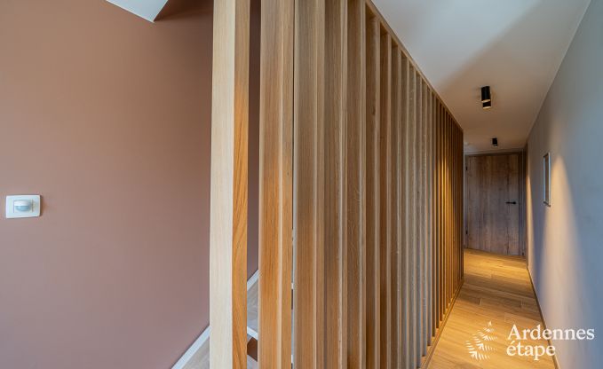 Vakantiewoning in Bastogne: ruime accommodatie voor 22 personen met uitgebreide faciliteiten en 9 slaapkamers in de Ardennen