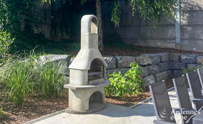 Vakantiewoning in Bastogne: ruime accommodatie voor 22 personen met uitgebreide faciliteiten en 9 slaapkamers in de Ardennen