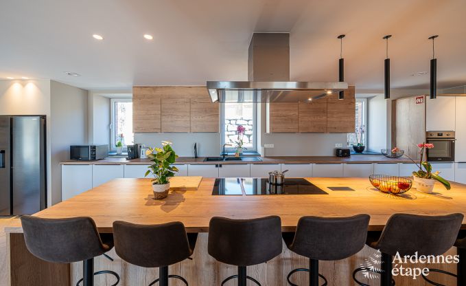 Vakantiewoning in Bastogne: ruime accommodatie voor 22 personen met uitgebreide faciliteiten en 9 slaapkamers in de Ardennen