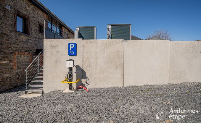 Vakantiewoning in Bastogne: ruime accommodatie voor 22 personen met uitgebreide faciliteiten en 9 slaapkamers in de Ardennen