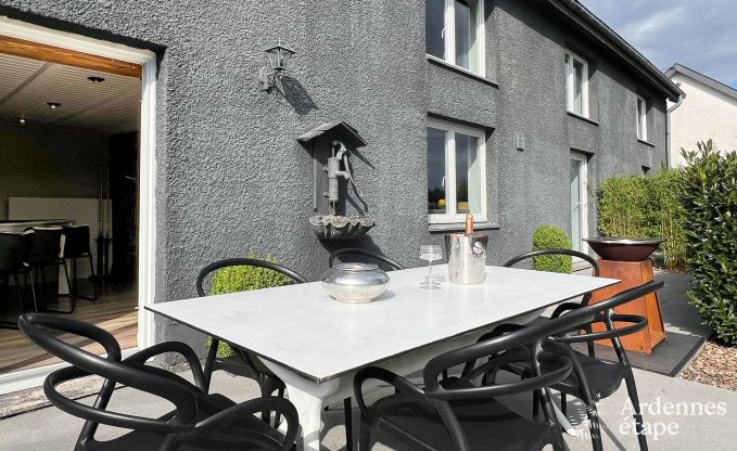 Charmante fermette voor 6 personen in Bastogne met binnen- en buitenjacuzzi