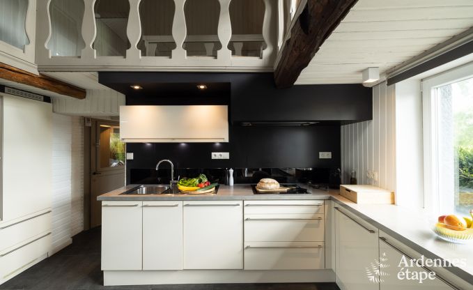 Charmante fermette voor 6 personen in Bastogne met binnen- en buitenjacuzzi