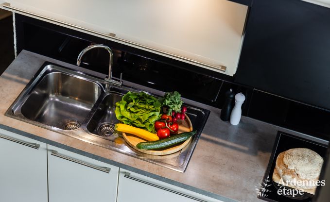 Charmante fermette voor 6 personen in Bastogne met binnen- en buitenjacuzzi