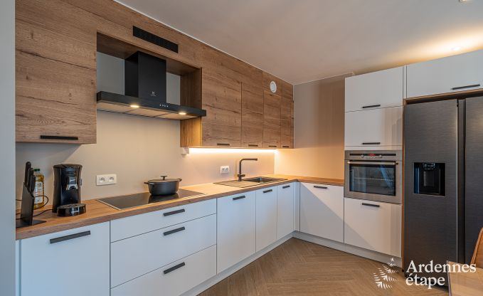 Vakantiewoning in Bastogne: ruime accommodatie voor 22 personen met uitgebreide faciliteiten en 9 slaapkamers in de Ardennen