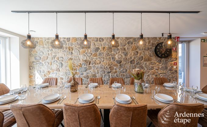 Vakantiewoning in Bastogne: ruime accommodatie voor 22 personen met uitgebreide faciliteiten en 9 slaapkamers in de Ardennen