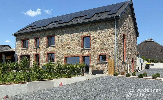 Vakantiewoning in Bastogne: ruime accommodatie voor 22 personen met uitgebreide faciliteiten en 9 slaapkamers in de Ardennen