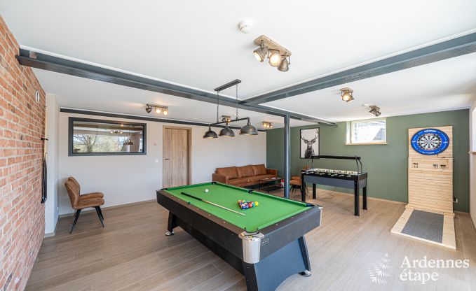 Vakantiewoning in Bastogne: ruime accommodatie voor 22 personen met uitgebreide faciliteiten en 9 slaapkamers in de Ardennen