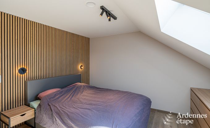 Vakantiewoning in Bastogne: ruime accommodatie voor 22 personen met uitgebreide faciliteiten en 9 slaapkamers in de Ardennen