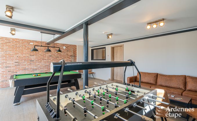Vakantiewoning in Bastogne: ruime accommodatie voor 22 personen met uitgebreide faciliteiten en 9 slaapkamers in de Ardennen
