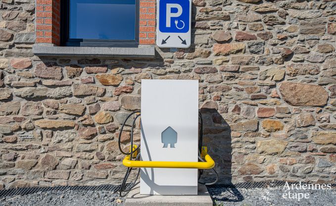 Vakantiewoning in Bastogne: ruime accommodatie voor 22 personen met uitgebreide faciliteiten en 9 slaapkamers in de Ardennen