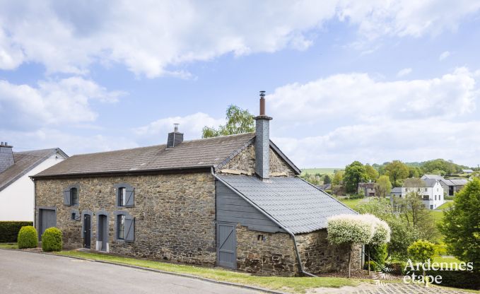 Charmante fermette voor 6 personen in Bastogne met binnen- en buitenjacuzzi