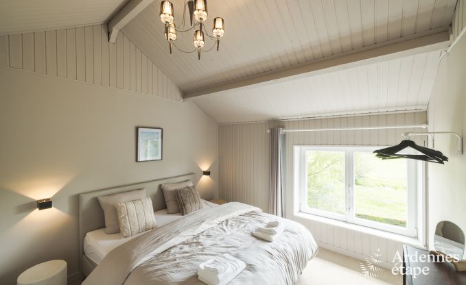 Charmante fermette voor 6 personen in Bastogne met binnen- en buitenjacuzzi