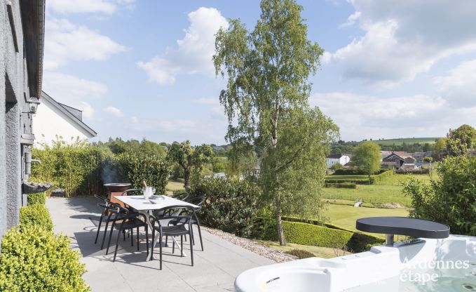 Charmante fermette voor 6 personen in Bastogne met binnen- en buitenjacuzzi