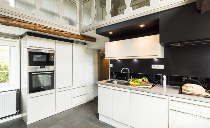 Charmante fermette voor 6 personen in Bastogne met binnen- en buitenjacuzzi