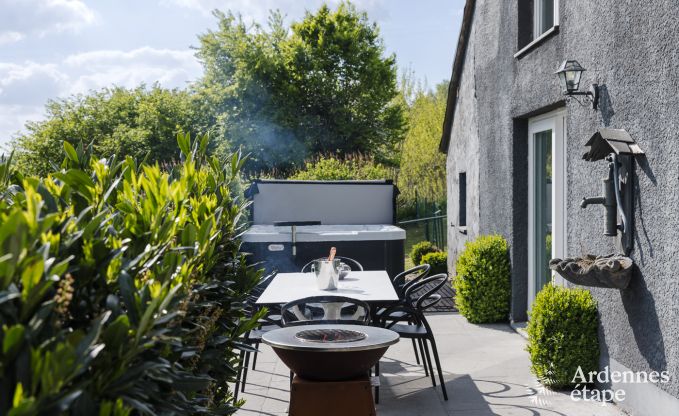 Charmante fermette voor 6 personen in Bastogne met binnen- en buitenjacuzzi