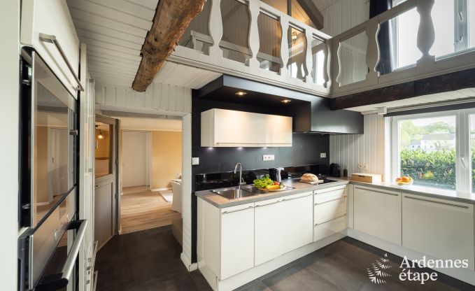 Charmante fermette voor 6 personen in Bastogne met binnen- en buitenjacuzzi