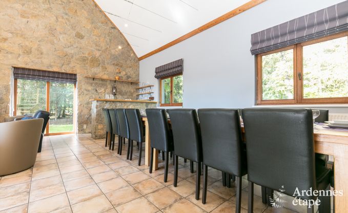 Ruime chalet voor groepen in Beauraing, Ardennen
