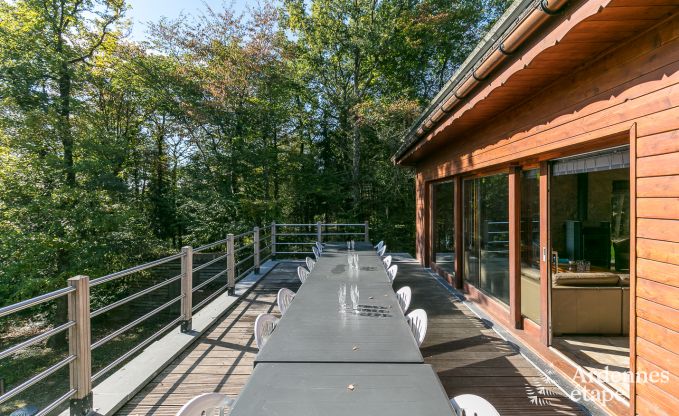 Ruime chalet voor groepen in Beauraing, Ardennen