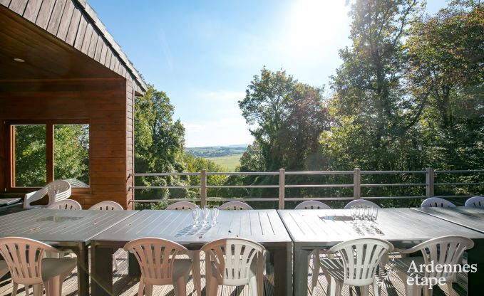 Ruime chalet voor groepen in Beauraing, Ardennen