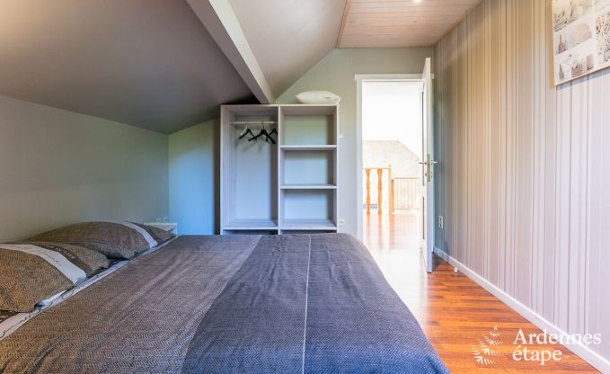 Ruime chalet voor groepen in Beauraing, Ardennen