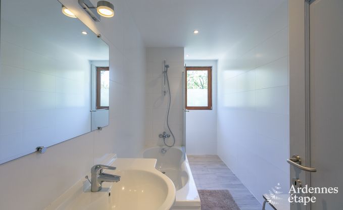 Ruime chalet voor groepen in Beauraing, Ardennen