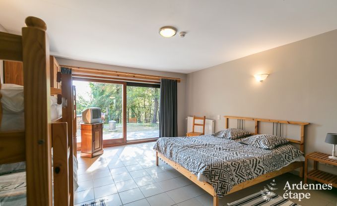 Ruime chalet voor groepen in Beauraing, Ardennen