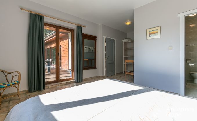 Ruime chalet voor groepen in Beauraing, Ardennen