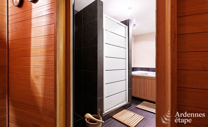 Ruime chalet voor groepen in Beauraing, Ardennen