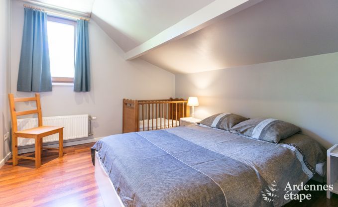 Ruime chalet voor groepen in Beauraing, Ardennen